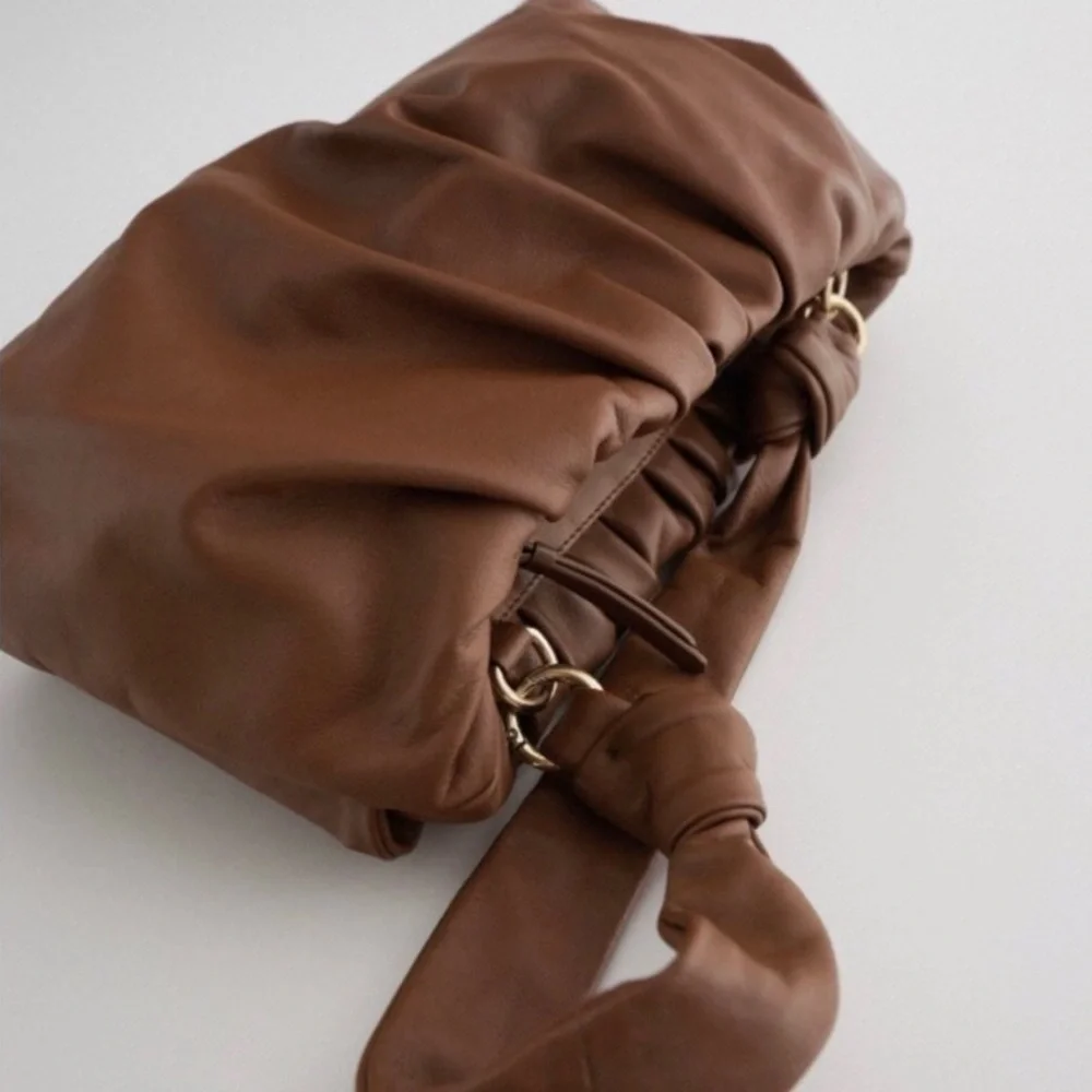 WRAP FRONT LEATHER BAG - Picture 5 of 11